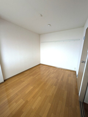 ★【玄関横洋室6帖】★
