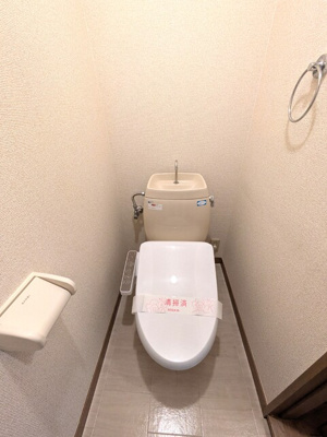★落ち着ける独立したトイレスペース★