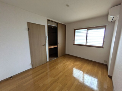 ★【玄関横洋室6帖】★