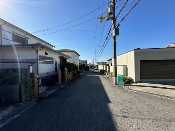 【前面道路含む現地写真】