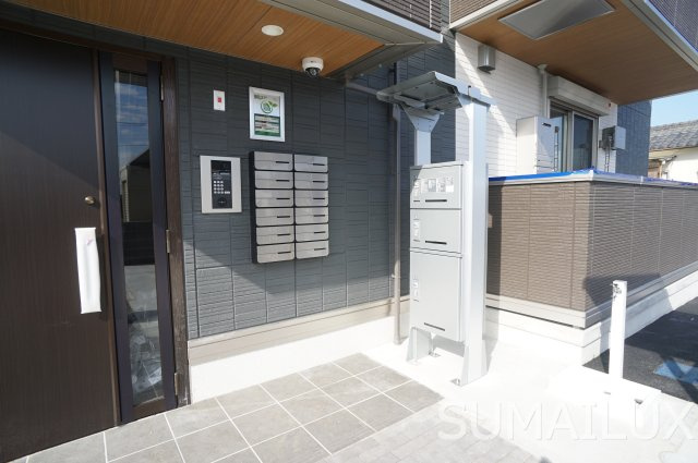 熊本市南区薄場１丁目のアパートのエントランス