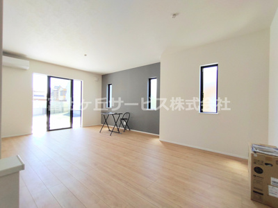 【居間・リビング】 | 豊川市金屋本町2丁目 新築一戸建て 2号棟 | おしゃれなリビングです