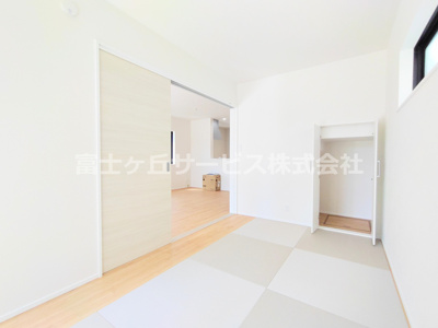 【和室】 | 豊川市金屋本町2丁目 新築一戸建て 2号棟 | 1階5帖の和室です