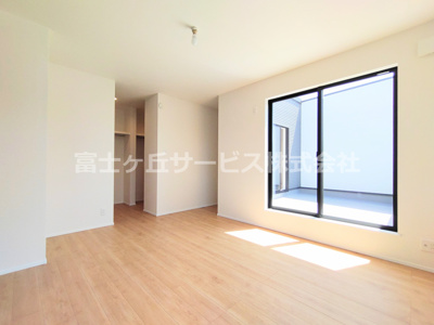 【寝室】 | 豊川市金屋本町2丁目 新築一戸建て 2号棟 | 8.2帖の洋室です