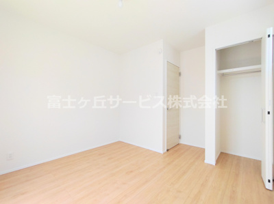 【子供部屋】 | 豊川市金屋本町2丁目 新築一戸建て 2号棟 | 5.9帖の洋室です