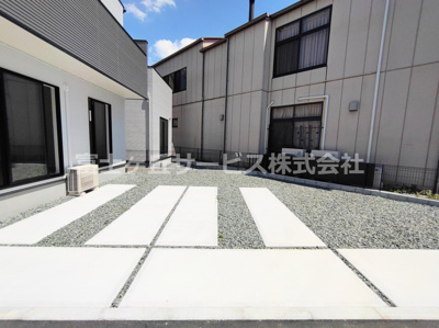 【駐車場】 | 豊川市金屋本町2丁目 新築一戸建て 2号棟 | 3台駐車可能です