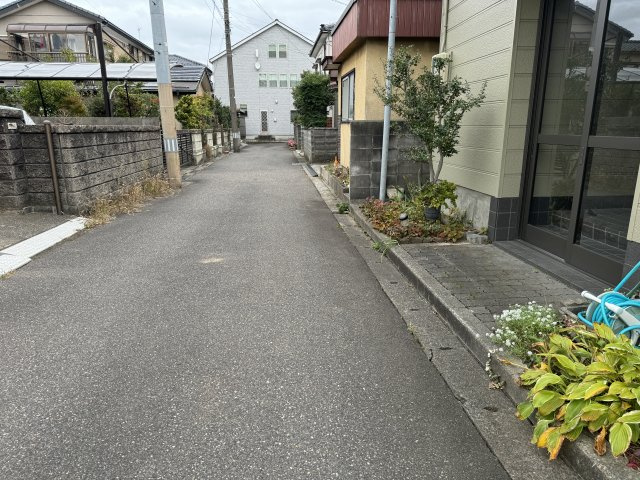 中央区女池西１丁目　新築戸建の前面道路含む現地写真