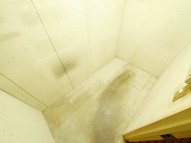 もちいどの林ビルの内装