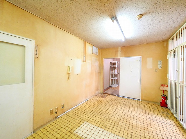 もちいどの林ビルの内装