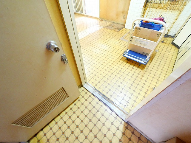 もちいどの林ビルの内装