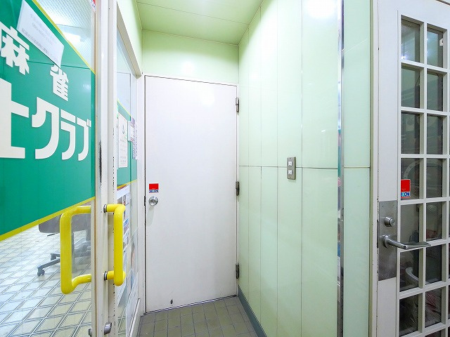 もちいどの林ビルの玄関