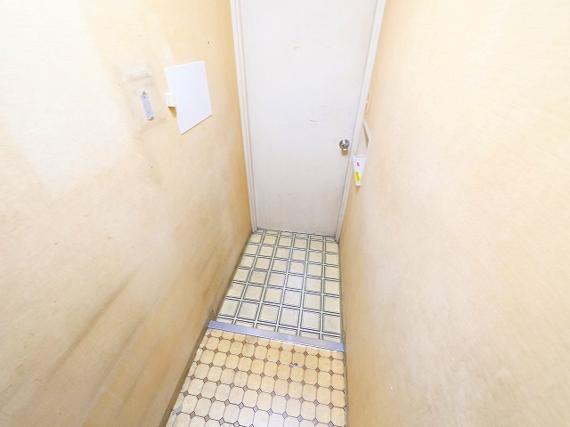 もちいどの林ビルの玄関