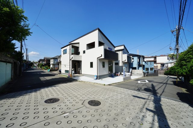 【横浜市保土ケ谷区新井町500-3全2棟新築戸建て】★仲介手数料無料★（新井小学校・新井中学校）の前面道路含む現地写真