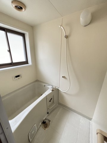 吉田戸建の浴室