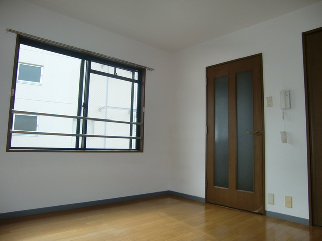 コスモハイツの洋室