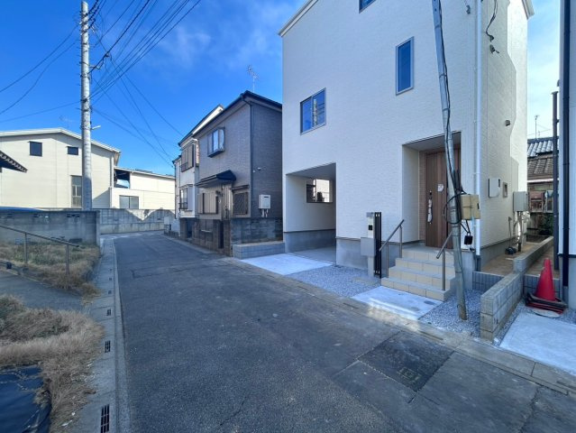 上尾市本町　3期　新築戸建　グラファーレ02の前面道路含む現地写真