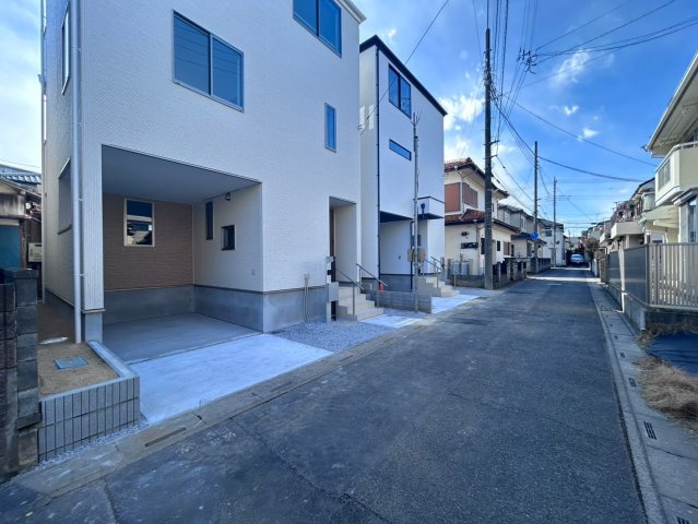 上尾市本町　3期　新築戸建　グラファーレ02の前面道路含む現地写真