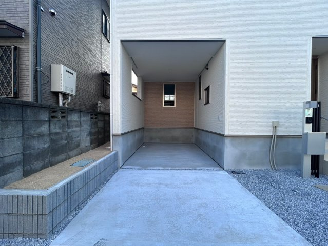 上尾市本町　3期　新築戸建　グラファーレ02の駐車場