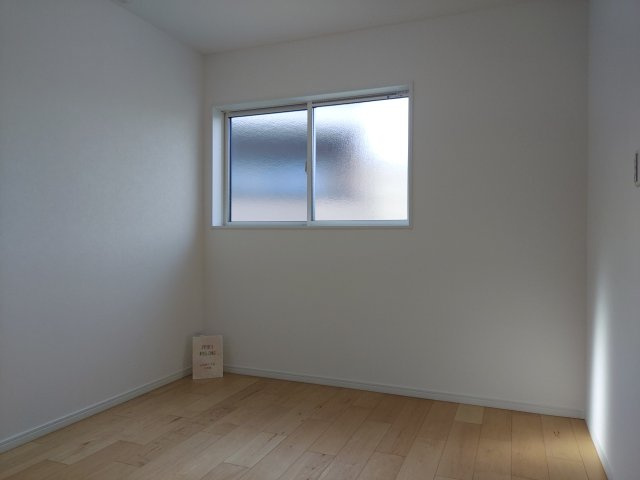 宝塚市山本西3丁目新築一戸建の洋室|2階北側洋室約5.3帖