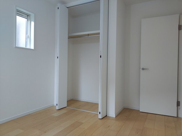 宝塚市山本西3丁目新築一戸建の洋室|2階南側洋室約5.3帖