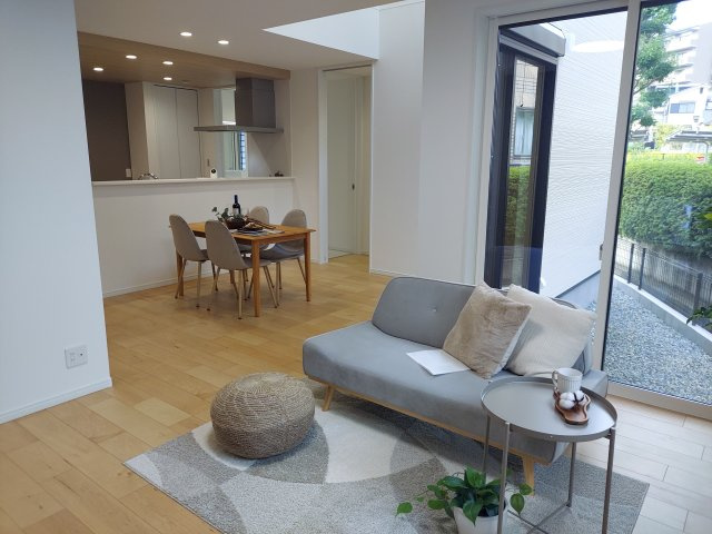 宝塚市山本西3丁目新築一戸建の居間・リビング