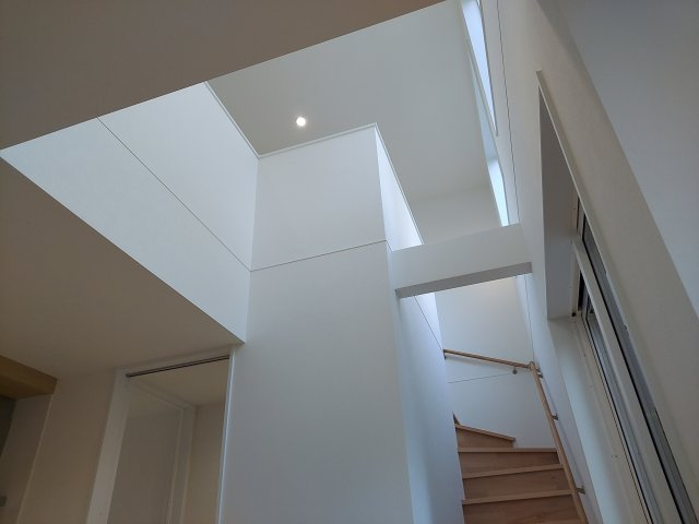 宝塚市山本西3丁目新築一戸建のその他|リビング吹き抜け