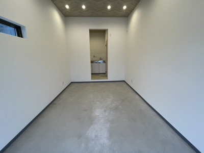 【内装】 | 富洲原町ガレージ付店舗事務所K