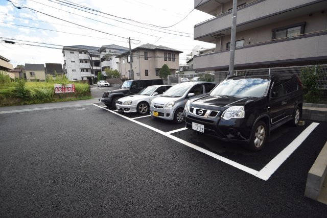 リブリ・ニスカルの駐車場|駐車場