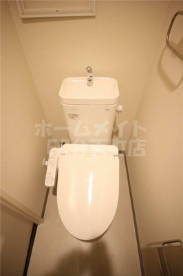 【トイレ】 | プライムステージ弁天町 | 落ち着いた色調のトイレです