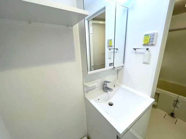 スプランディッド難波SOUTHの独立洗面台|イメージとして同マンション他部屋を表示しています