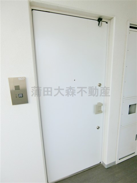 クレヴィスタ大森西の玄関