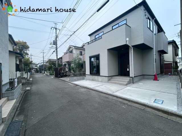 西区指扇1期　新築戸建　クラフト01の前面道路含む現地写真