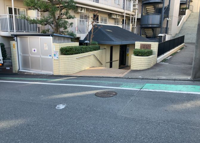 【外観】 | ハイネス町田 | 外観はマンション管理がされているかの目安になります。築年数が古いと、壁面は劣化してひび割れが生じることも！建物が古びていても細かいところが修繕されていると、きちんと管理されているなぁと感じるでしょう。