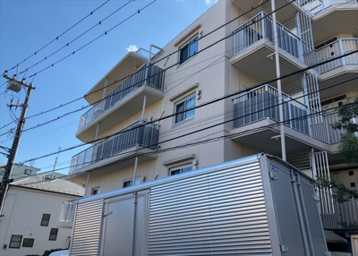 【バルコニー】 | ハイネス町田 | 一般的なバルコニーは、奥行1.5ｍ程ですが、ワイルドバルコニーは2ｍまで広がっています。そのため洗濯物の間隔をあけ干すことができ、乾きやすいというメリットや、ガーデニングが楽しめる等の特徴があります。