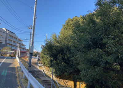 【展望】 | ハイネス町田 | 景色重視でお家選ぶをするとスーパーが遠い！学校が遠い！など生活をするうえで利便性で困ることもあります。まず一度現地を見学する際に、周辺の施設などがあるかを確認し、暮らし始めた後のことを想像しましょう。