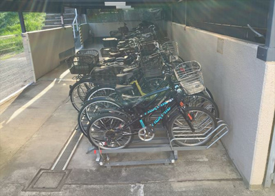 【駐輪場】 | ハイネス町田 | マンションの駐輪場は、事前に空きがあるか確認を取ると安心です。せっかく入居したのに駐輪スペースがない！なんてことになったら大変ですよね。そこで、内見時や購入前にはまず事前に確認しておくと良いでしょう。