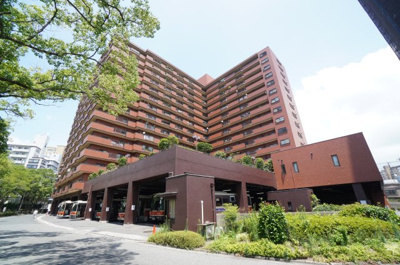 【外観】 | 【リノベ済】シャンボール広交 | 【資料には掲載していない情報】
物件の陽当りや通風・仕様設備やお部屋の大きさの比較、
近隣・周辺環境や街並みなど、資料には掲載していない情報が
現地にはたくさんあります。是非ご確認ください。