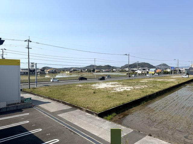 南国市田村乙の展望|バルコニーから南西方向を見ると、すぐそこに南国バイパスが見えます