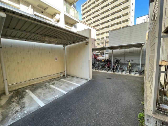 エスリード京橋ノースプレイスの駐車場
