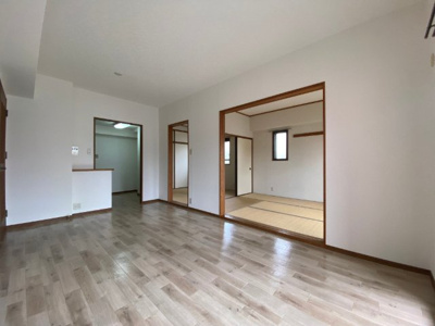 【居間・リビング】 | ラフィーネ戸畑 | 即日案内可能です♪現地待ち合わせOK！どの物件でも当社でお得にご案内できますのでまとめて内覧ください♪