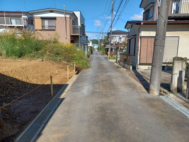 東松山市東平 土地30坪の前面道路含む現地写真|東側幅員約4ｍ公道に約8.2ｍ接す