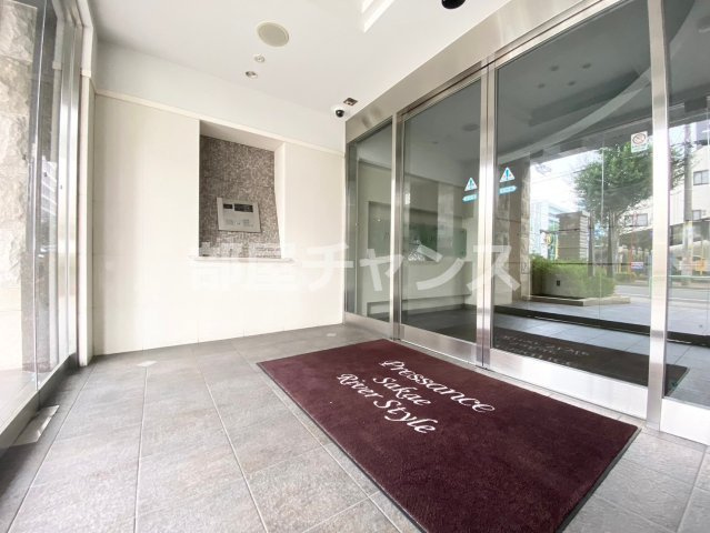 プレサンスSAKAEリバースタイルのエントランス