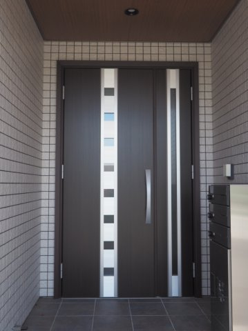 ブルーグラスのエントランス|２階部屋は専用の入口があります！