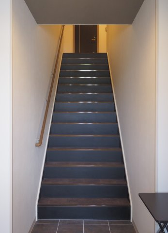 ブルーグラスのその他共用部分|完全室内の内階段です