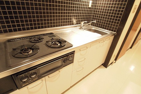 STYLE9のキッチン|嬉しい３口＋グリル付きのコンロ