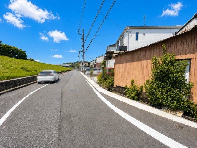 【前面道路含む現地写真】の画像