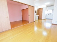 グリーンヴィレッヂの居間・リビング