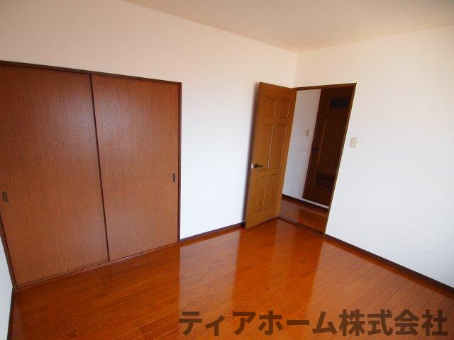 香芝市関屋の賃貸マンションの洋室|明るい洋室です
