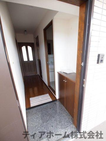 香芝市関屋の賃貸マンションの玄関|ゆったりとした玄関です