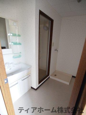 香芝市関屋の賃貸マンションの洗面所|コンパクトで使いやすい洗面所